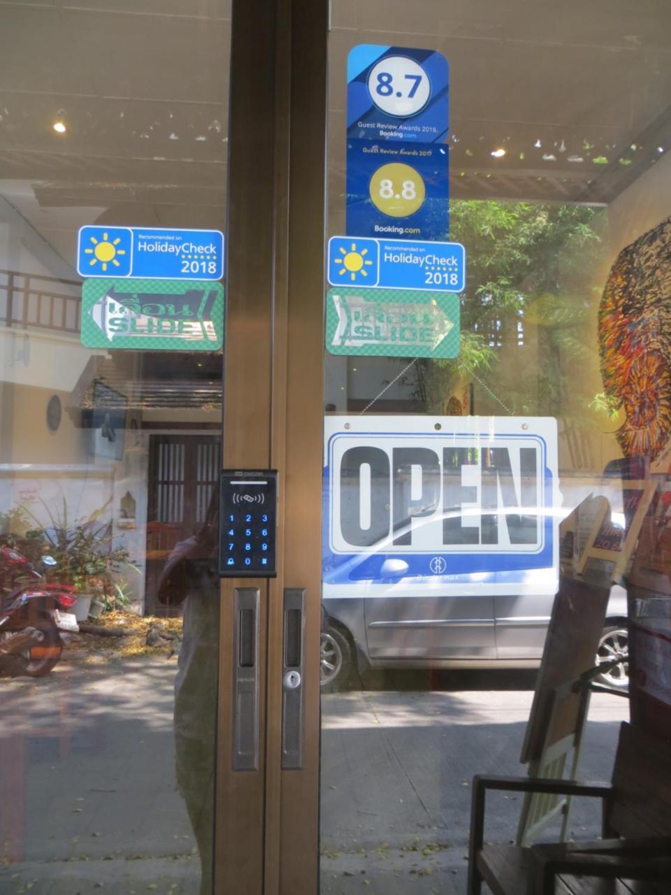 La Maison Verte Hostel Chiang Mai Esterno foto