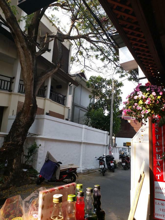 La Maison Verte Hostel Chiang Mai Esterno foto