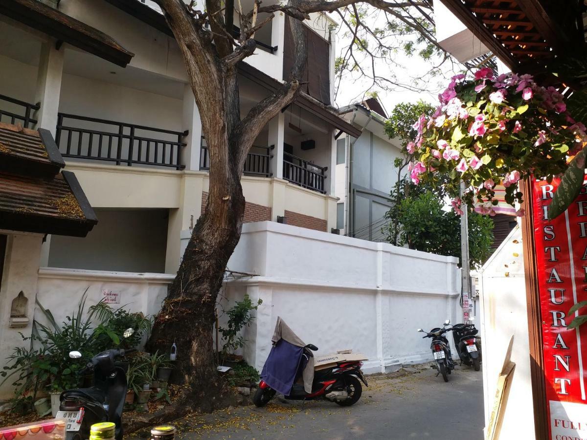 La Maison Verte Hostel Chiang Mai Esterno foto